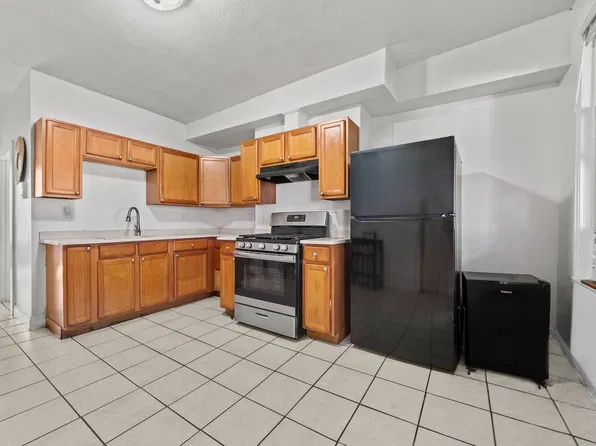 150 Bremen St APT 2, Boston, MA 02128