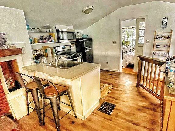 4th image of 520 Bellevue Ave