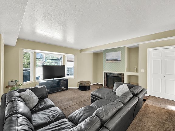 3rd image of 4417 S Dunraven Dr