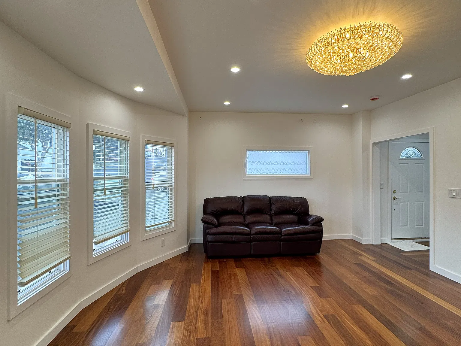 3 bed, 1120 sqft, $7,000 — Photo 2
