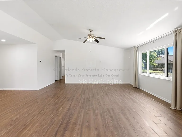 7326 Wethersfield Dr — Photo 10