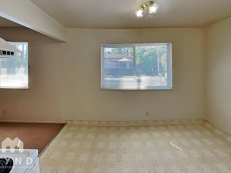 481 Auburn Way #4 — Photo 4