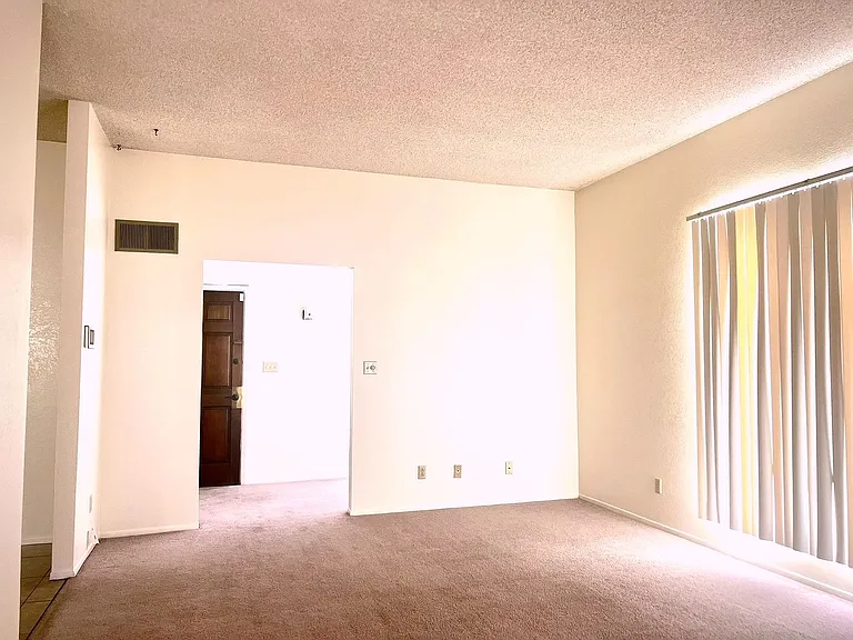 5111 Paseo Las Palmas — Photo 5