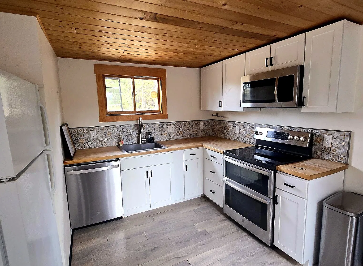 2 bed, 600 sqft, $3,000 — Photo 3