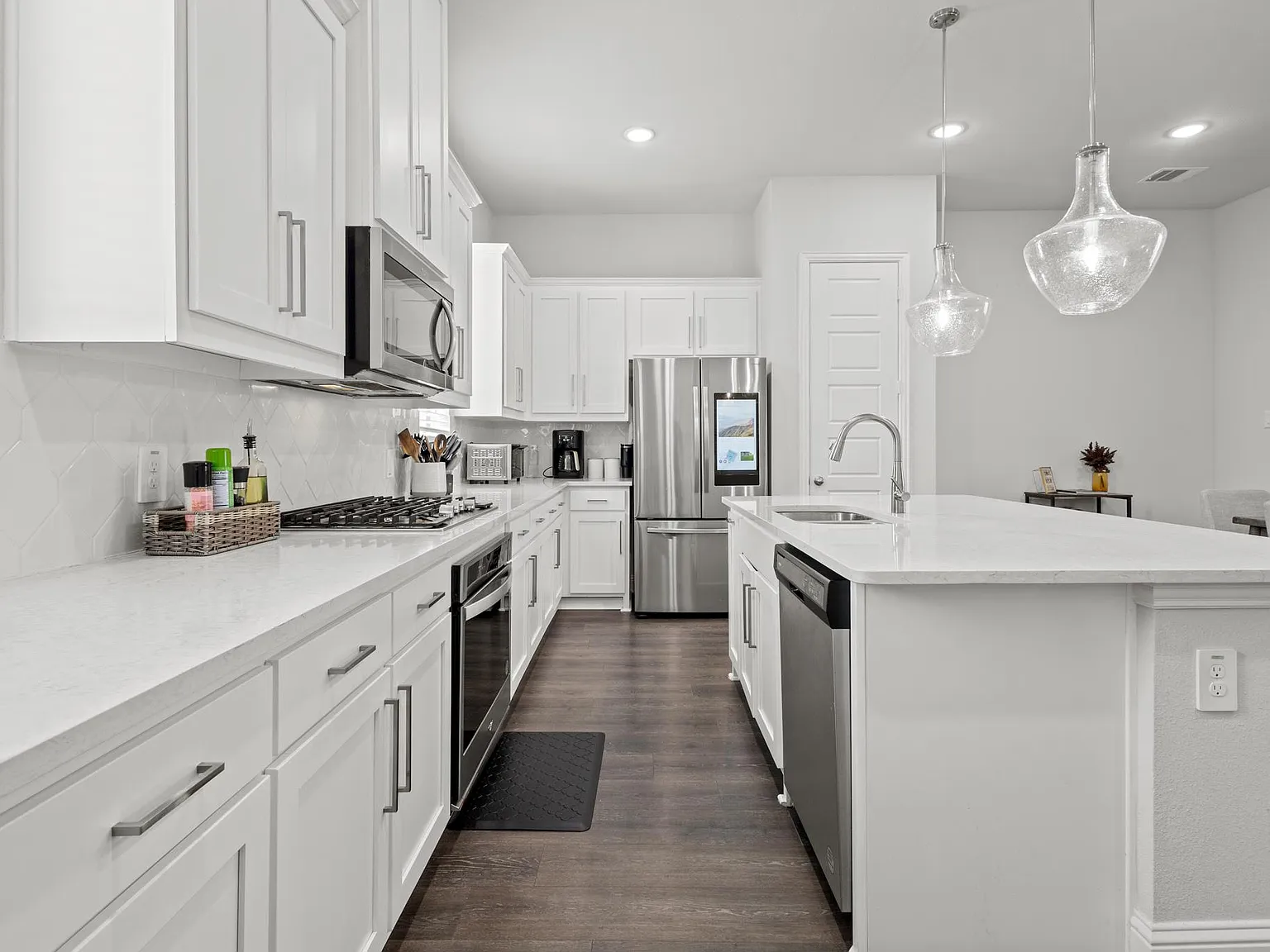 2 bed, 1809 sqft, $2,600 — Photo 3