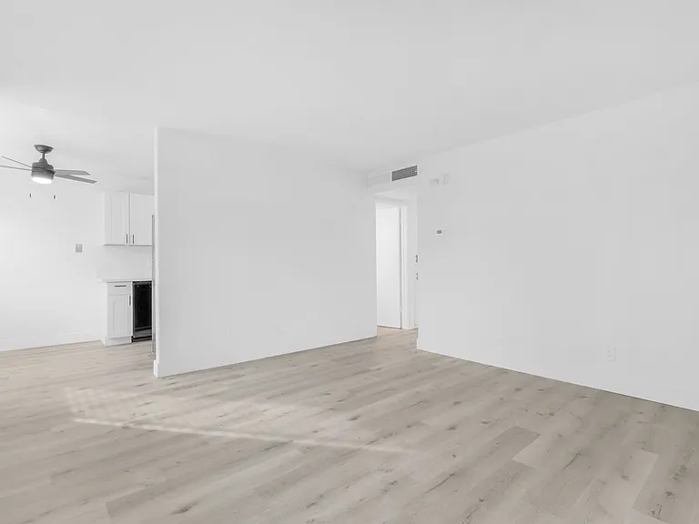 Shelfield Apartments — Photo 28
