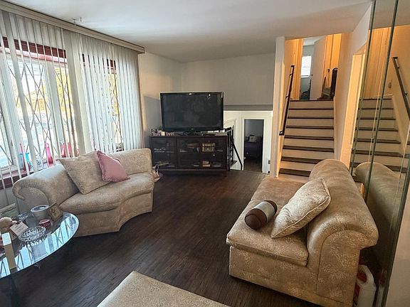 5th image of 142 Prospect Plains Rd