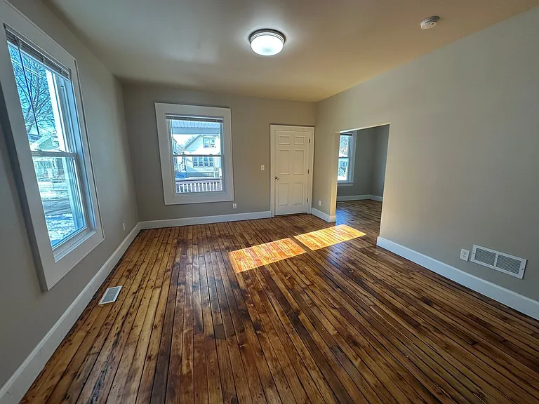 3860 N 19th Pl — Photo 3
