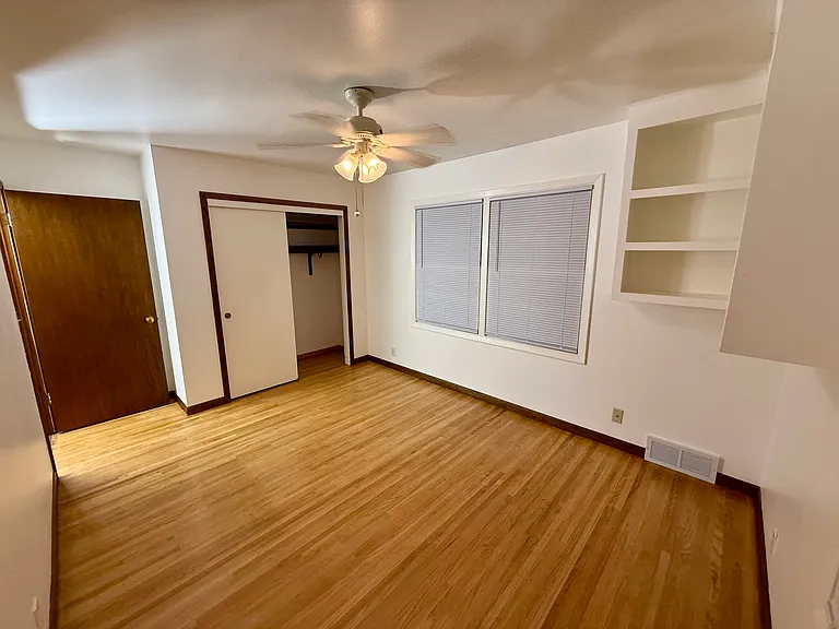 5109 S 83rd St — Photo 20