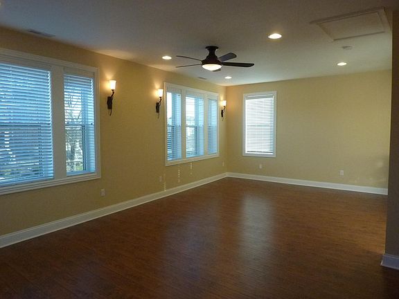 5th image of 223 Fairfield Ave APT 3