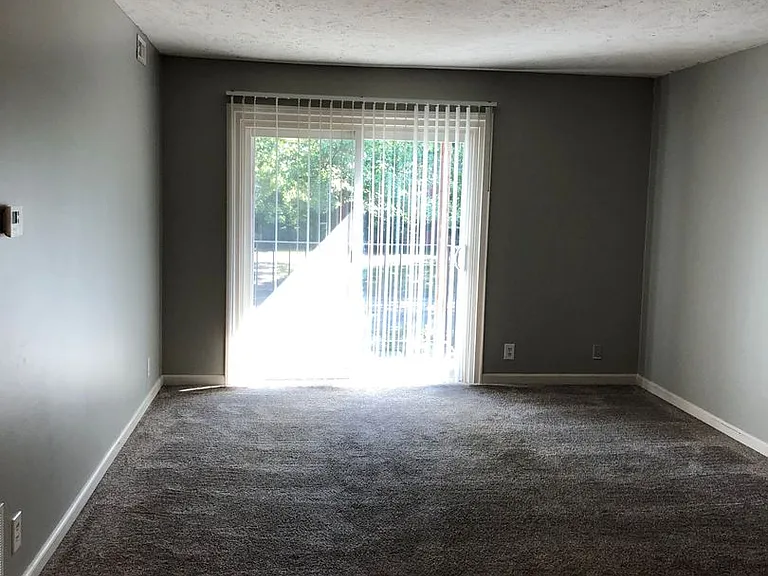 Renovated Apartment Just for You — Photo 8