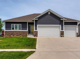706 SW 40th St, Ankeny, IA 50023