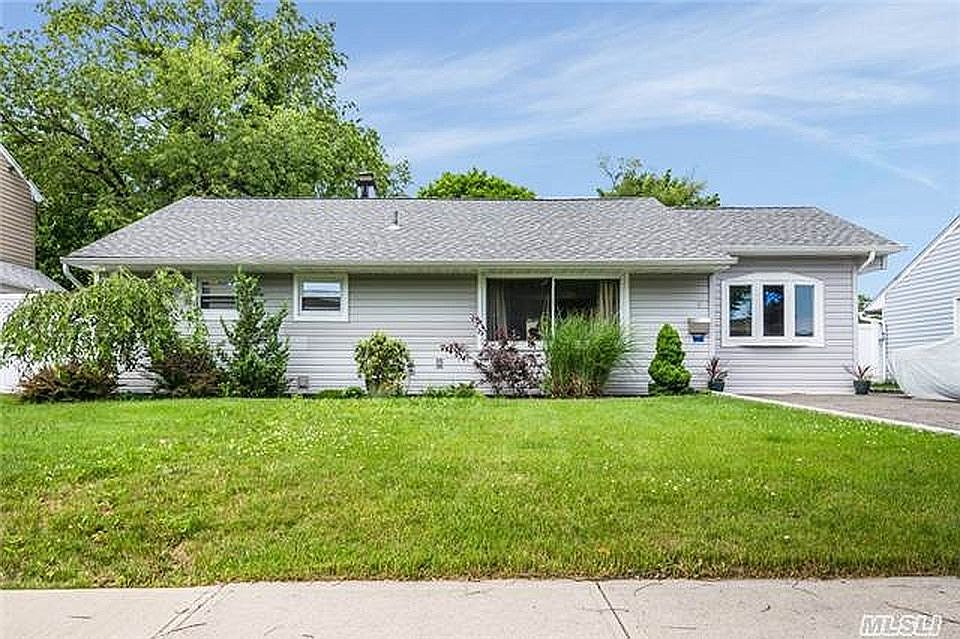 2nd image of 9 Hoover Ln