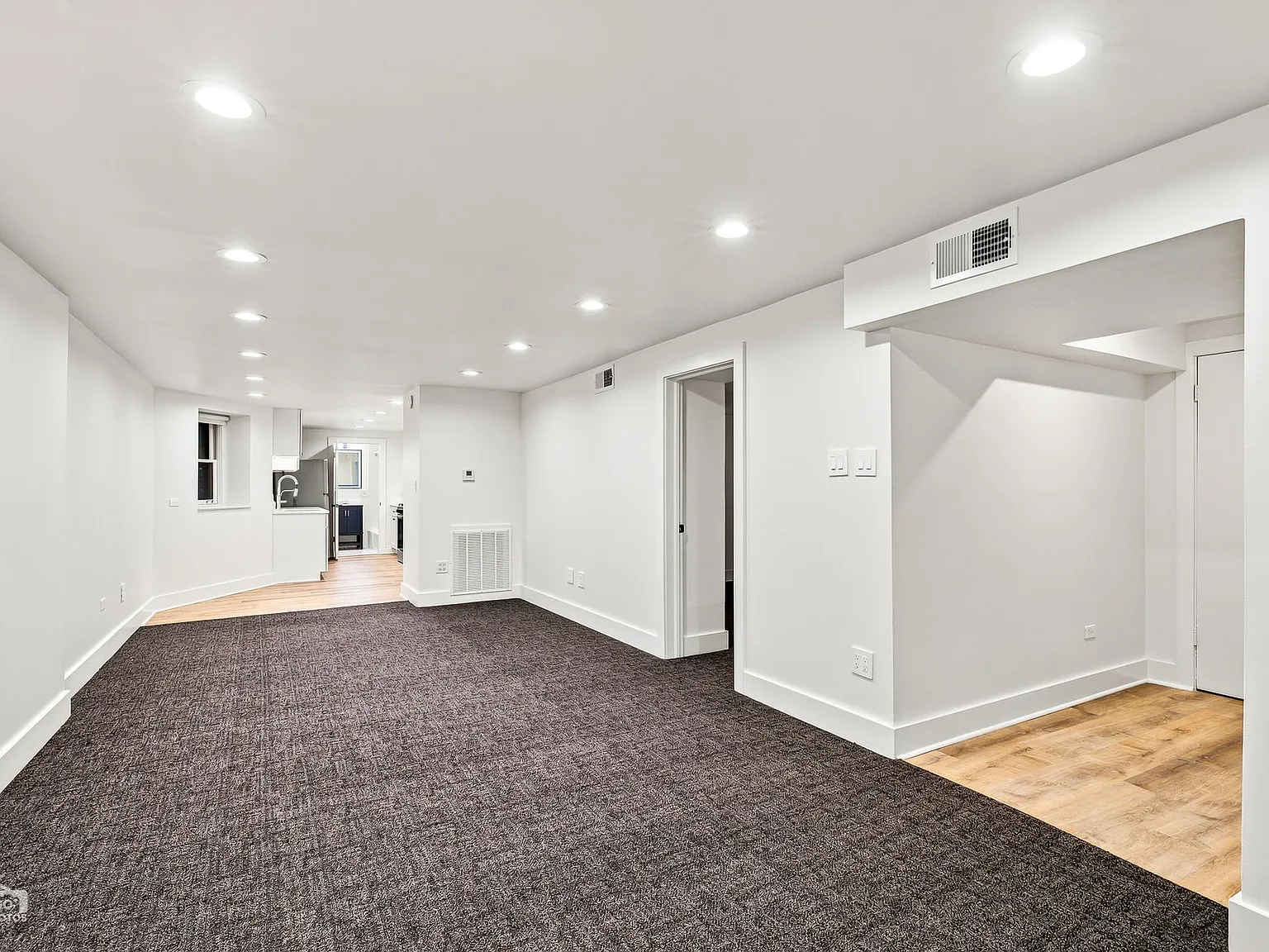 2 bed, 866 sqft, $3,200 — Photo 4