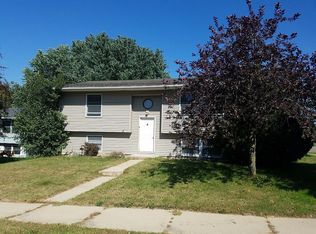 759 30th St NE, Rochester, MN 55906