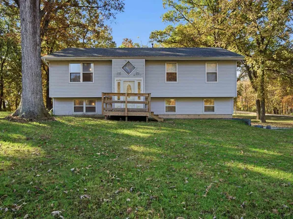 2 Acapulco Dr, Putnam, IL 61560