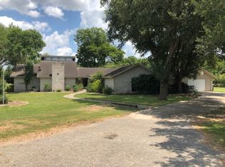 117 Oakridge Dr, Yoakum, TX 77995