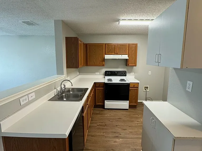 1805 Brookwood Dr — Photo 7