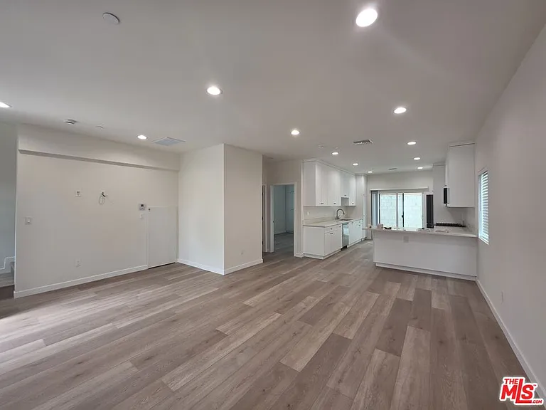 6748 Ben Ave — Photo 27