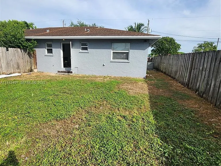 12040 SW 214th Ter — Photo 17