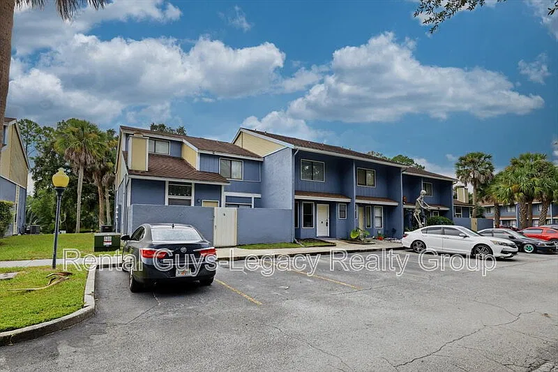 2 bed, 1.5 bath, 1139 sqft, $1,350 — Photo 3
