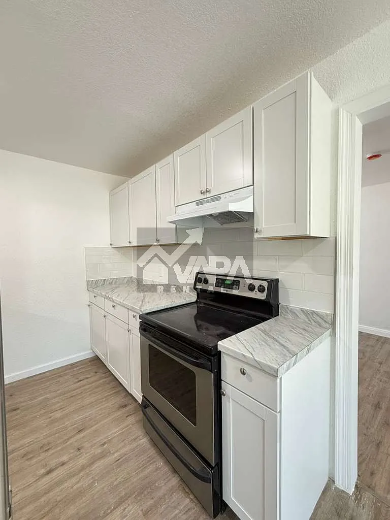 3 bed, 1301 sqft, $1,900 — Photo 4