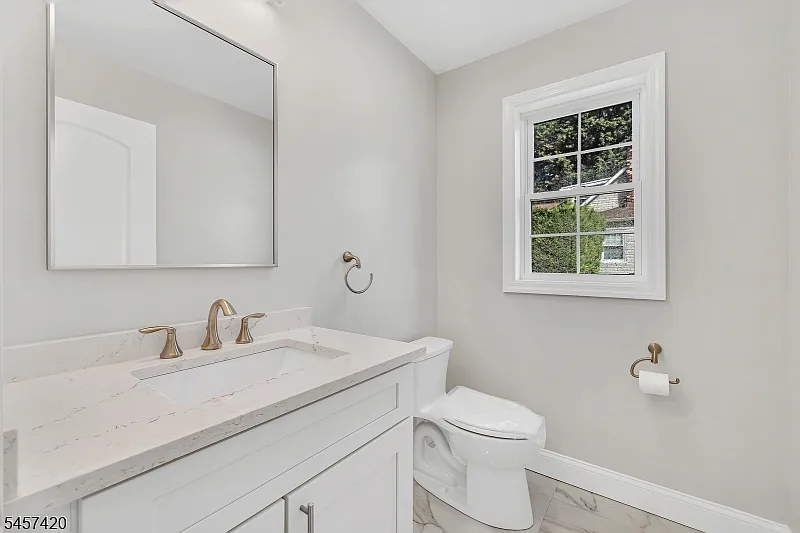 4 bed, 2.5 bath, 1842 sqft, $4,500 — Photo 4