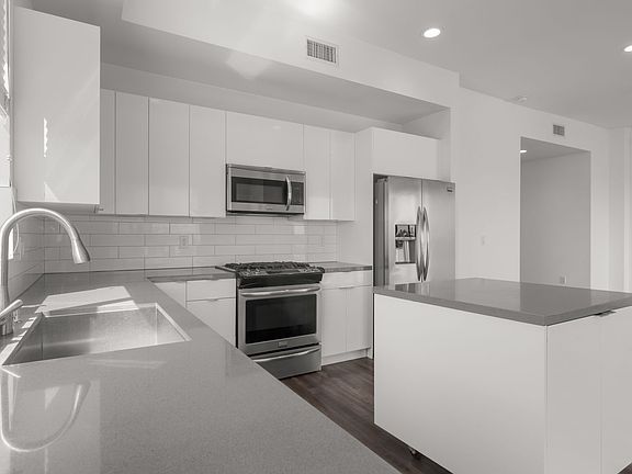 5th image of 1215 S Bedford Dr #503