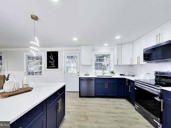 4th image of 2709 Pinewood Dr