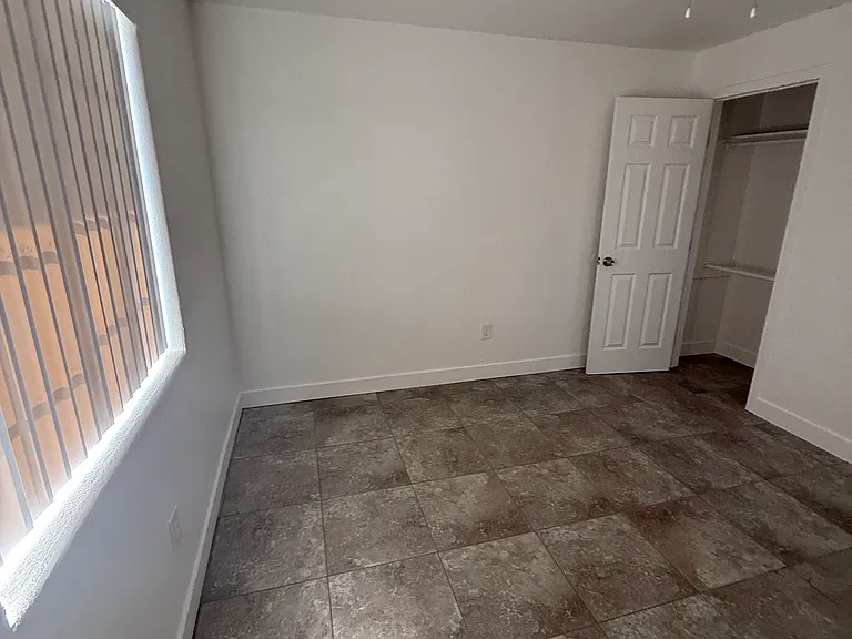 409 Plymouth Ave — Photo 5