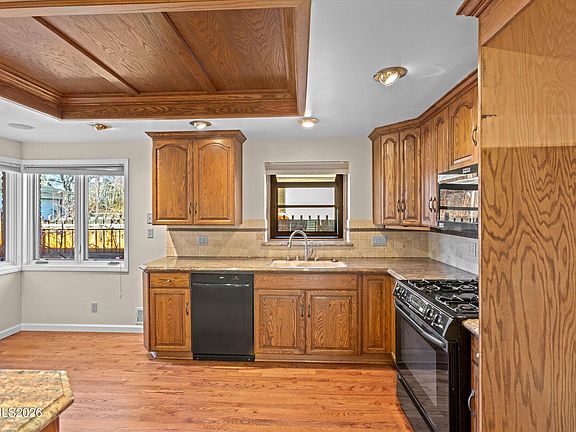 4th image of 255 Circle Dr