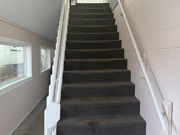 3rd image of 641 Snelling Ave N Unit 2