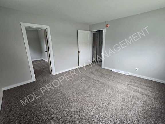 3rd image of 1402 Cass St