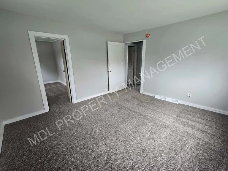 1402 Cass St — Photo 3