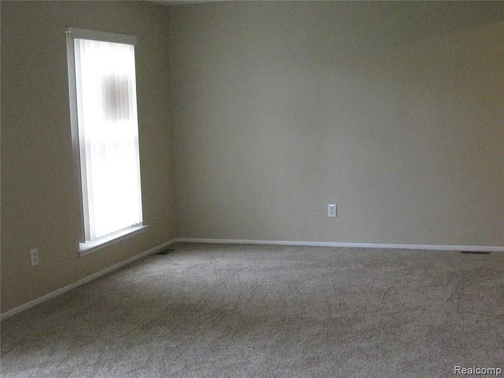 3 bed, 1.5 bath, 1200 sqft, $1,650 — Photo 2