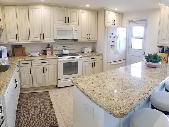 3rd image of 2200 NE 33rd Ave APT 17K