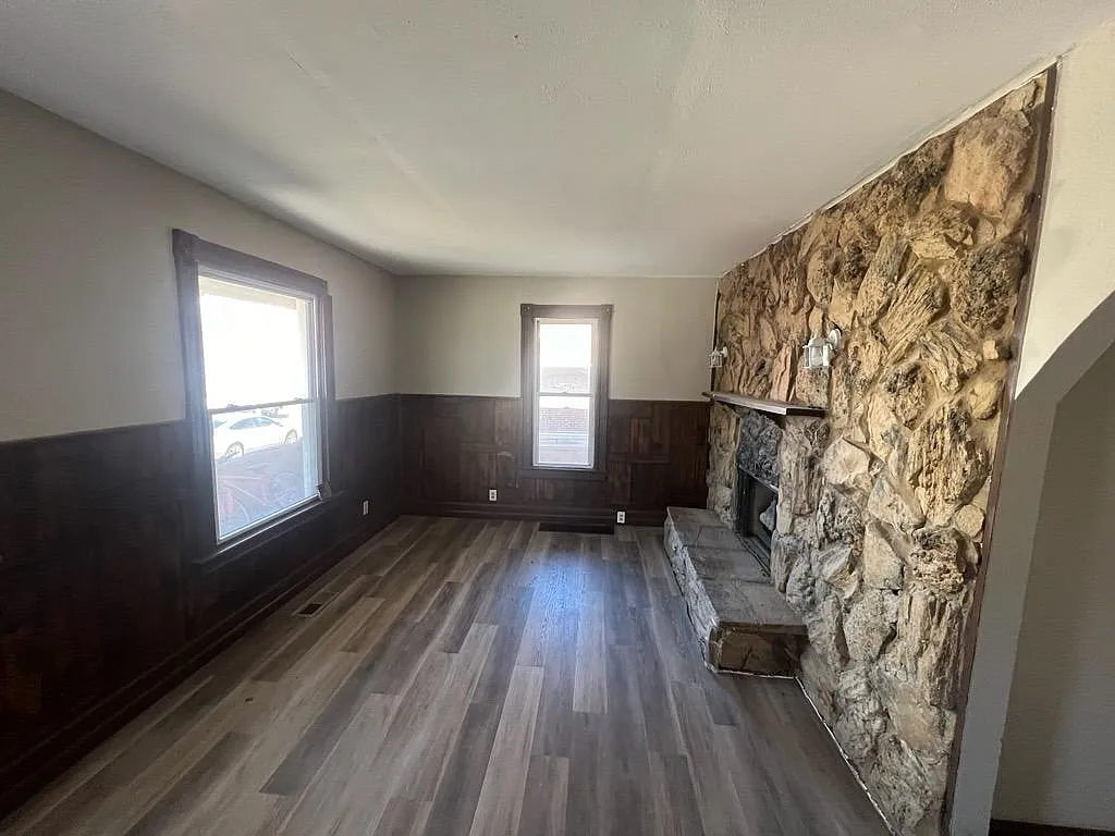 2 bed, 850 sqft, $800 — Photo 2