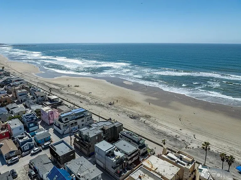 3911 Ocean Front Walk — Photo 29
