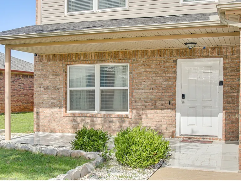 9613 Ella Ln — Photo 2