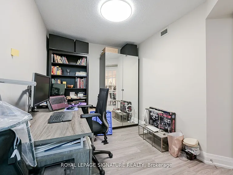 25 Kingsbridge Garden Cir #1126 — Photo 38