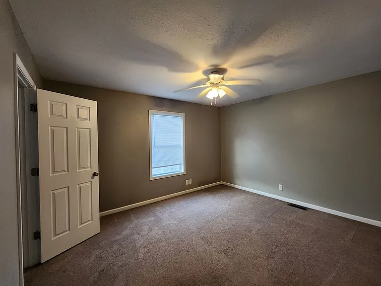 241 Executive Ave — Photo 16