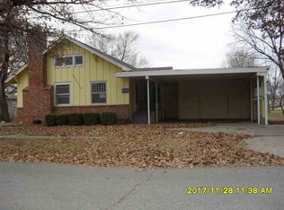 1023 Lowry St, Winfield, KS 67156