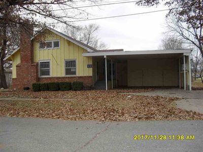 1023 Lowry St, Winfield, KS, 67156