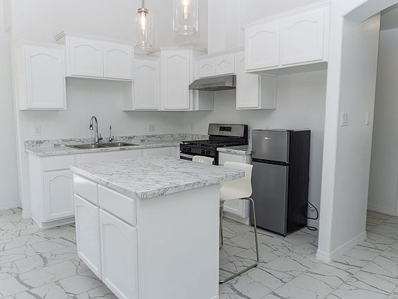 2nd image of 3805 E Santa Rosalina Ln