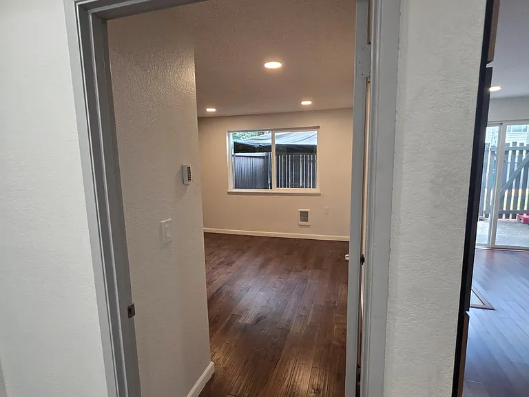 1150 Sunset Blvd NE #118 — Photo 9