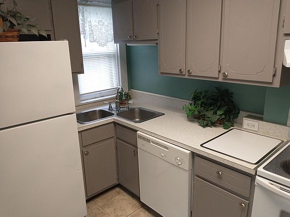 Kitchen. All new stainless steel appliances just added