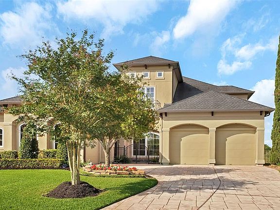 3rd image of 3905 Breezeway Ct