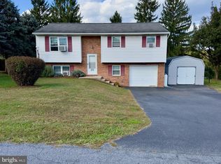 201 Beechwood Dr, Lititz, PA 17543