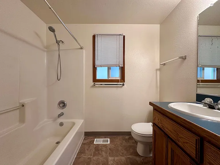 Adorable and Spacious!! Troutdale Duplex in Cul-de-sac!! — Photo 14