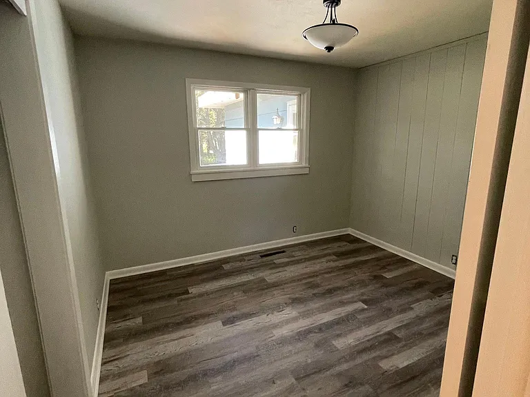 532 Capitol Dr — Photo 7